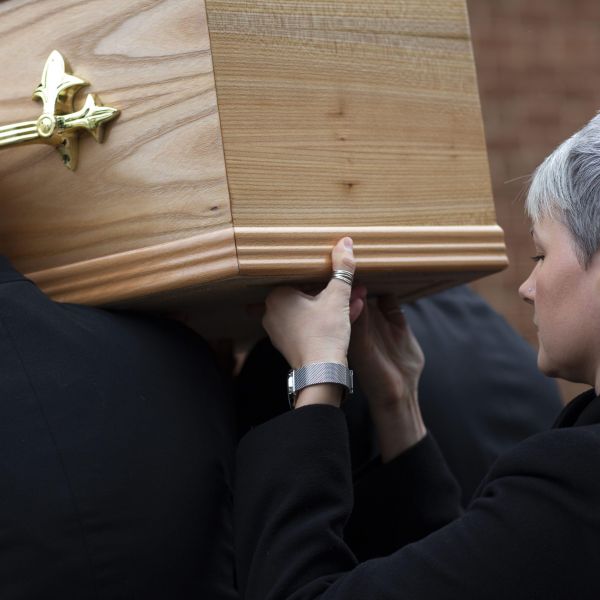 Carrying coffin 1 G8 A2679