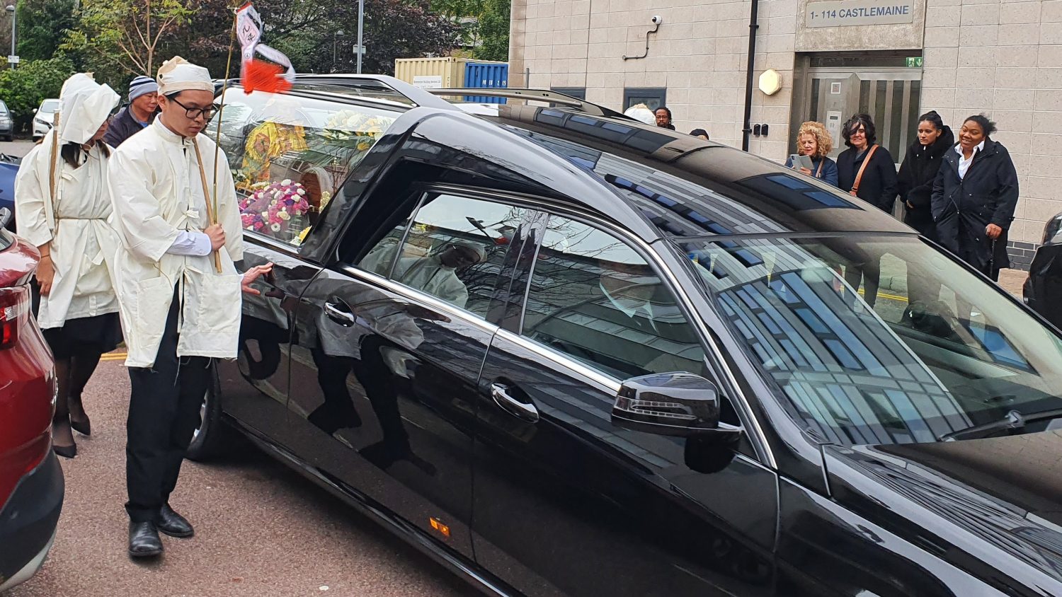 Neighbours and family paying last respects to Duc Lien