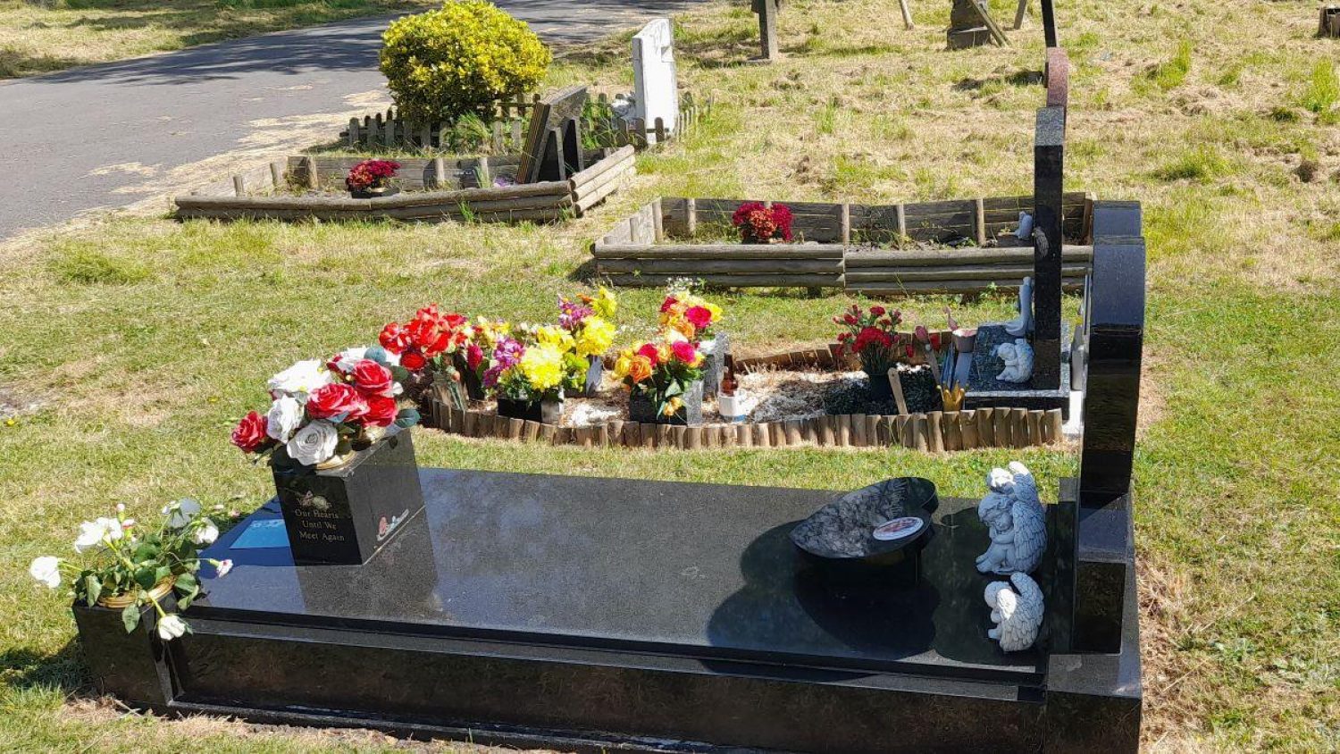 Traditional graves in Lambeth cemetery
