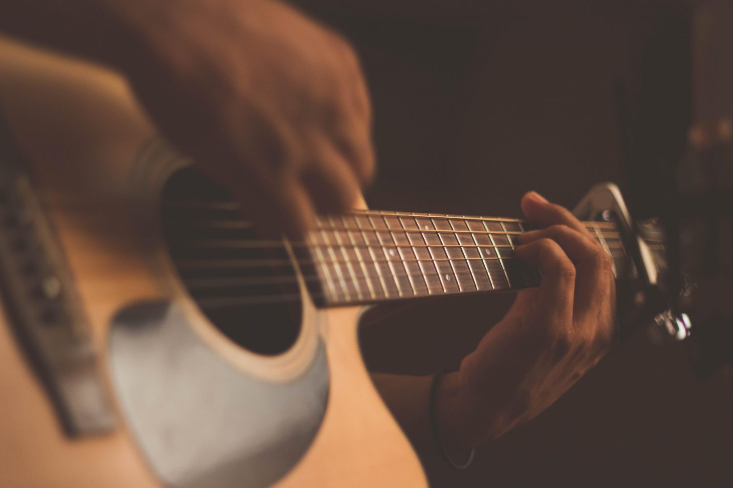 Close up of person playing guitar, credit: Jefferson Santos