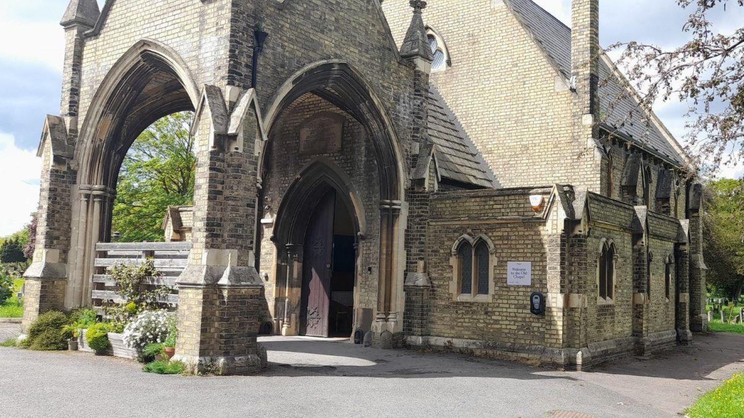 Poppy's mortuary in Lambeth cemetery, view from outside