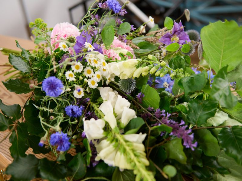 Lilians flowers floral arrangement